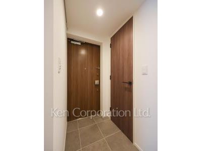 Entrance ※Photo of the same layout on 4 floor. Decoration and fixture may differ.