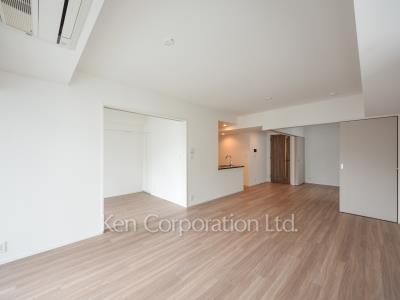 Living-Dining ※Photo of the same layout on 4 floor. Decoration and fixture may differ.