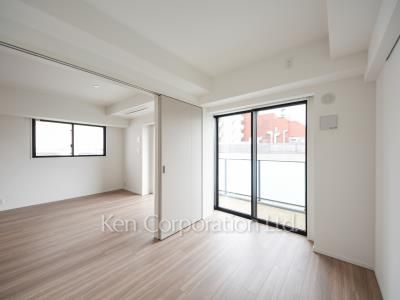 Bedroom ※Photo of the same layout on 4 floor. Decoration and fixture may differ.