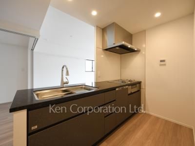 Kitchen ※Photo of the same layout on 4 floor. Decoration and fixture may differ.