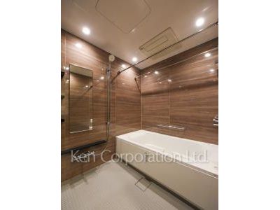 Bath ※Photo of the same layout on 4 floor. Decoration and fixture may differ.