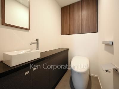 Lavatory ※Photo of the same layout on 4 floor. Decoration and fixture may differ.