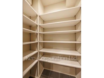 Shoes-In Closet ※Photo of the same layout on 12 floor. Decoration and fixture may differ.