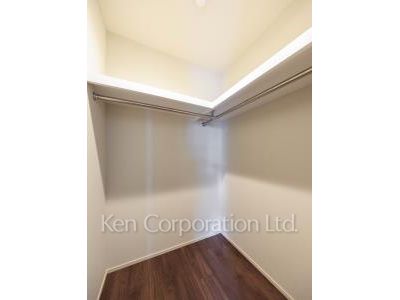Walk-In Closet ※Photo of the same layout on 12 floor. Decoration and fixture may differ.