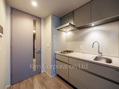 Kitchen ※Photo of the same layout on 7 floor. Decoration and fixture may differ.