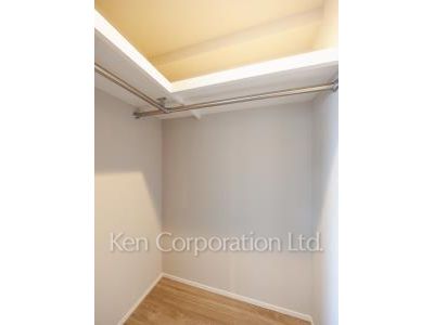Walk-In Closet ※Photo of the same layout on 7 floor. Decoration and fixture may differ.