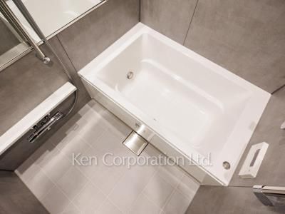 Bath ※Photo of the same layout on 12 floor. Decoration and fixture may differ.