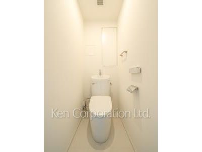 Lavatory ※Photo of the same layout on 9 floor. Decoration and fixture may differ.