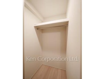 Walk-In Closet ※Photo of the same layout on 5 floor. Decoration and fixture may differ.