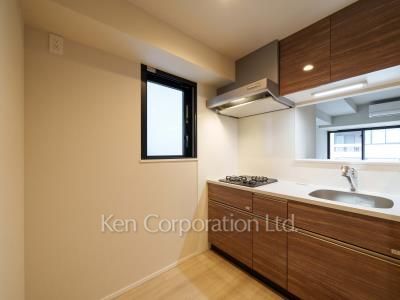 Kitchen ※Photo of the same layout on 4 floor. Decoration and fixture may differ.
