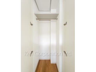 Closet *Photo of similar layout