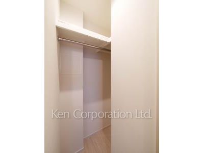 Walk-In Closet ※Photo of the same layout on 5 floor. Decoration and fixture may differ.