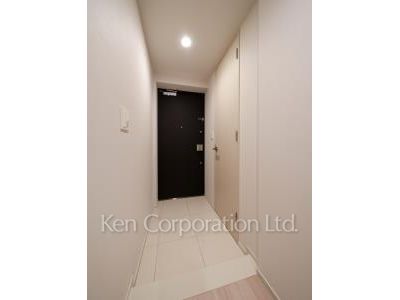 Entrance ※Photo of the same layout on 5 floor. Decoration and fixture may differ.