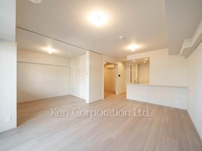 Living-Dining ※Photo of the same layout on 5 floor. Decoration and fixture may differ.