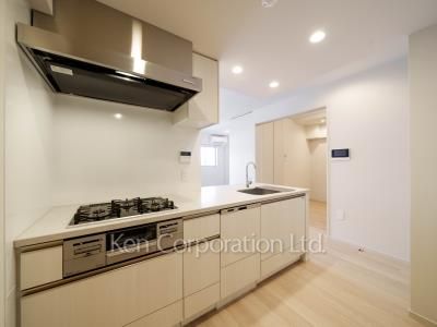 Kitchen ※Photo of the same layout on 5 floor. Decoration and fixture may differ.
