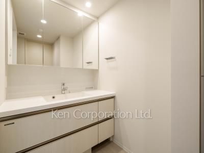 Powder Room ※Photo of the same layout on 5 floor. Decoration and fixture may differ.