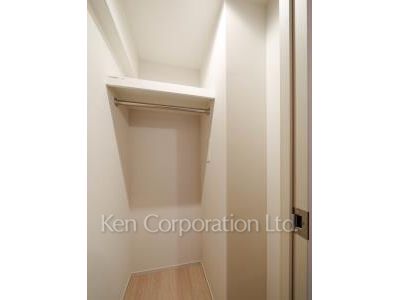 Walk-In Closet ※Photo of the same layout on 5 floor. Decoration and fixture may differ.