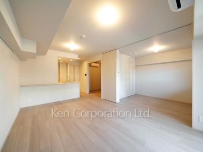 Living-Dining ※Photo of the same layout on 5 floor. Decoration and fixture may differ.