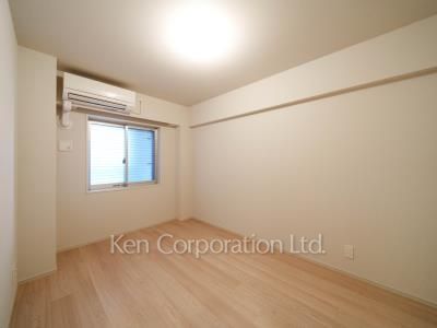 Bedroom ※Photo of the same layout on 5 floor. Decoration and fixture may differ.