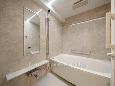 Bath ※Photo of the same layout on 5 floor. Decoration and fixture may differ.
