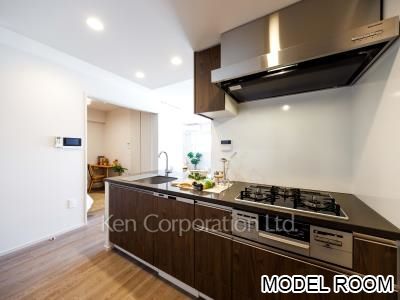 Kitchen ※Photo of the same layout on 7 floor. Decoration and fixture may differ.