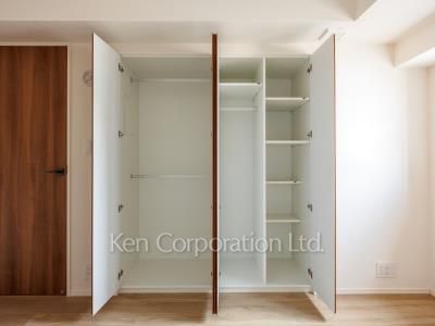 Closet ※Photo of the same layout on 9 floor. Decoration and fixture may differ.