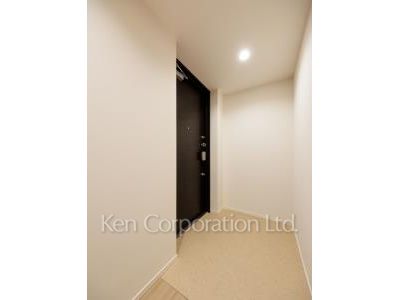 Entrance ※Photo of the same layout on 9 floor. Decoration and fixture may differ.