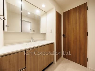 Powder Room ※Photo of the same layout on 9 floor. Decoration and fixture may differ.