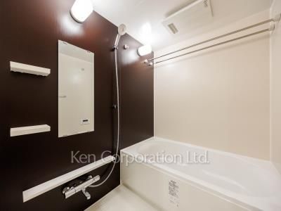 Bath ※Photo of the same layout on 9 floor. Decoration and fixture may differ.
