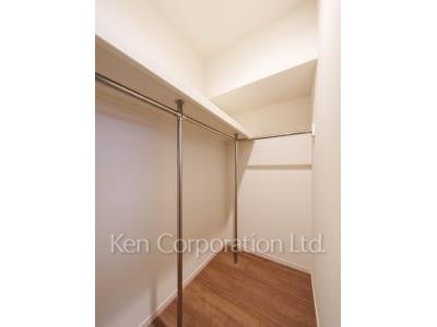 Walk-In Closet ※Photo of the same layout on 5 floor. Decoration and fixture may differ.