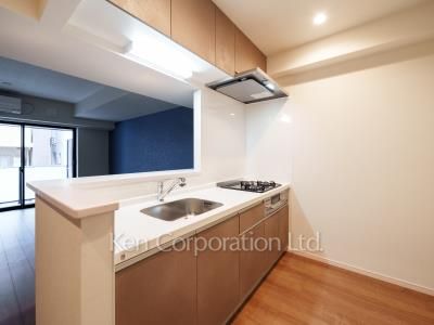 Kitchen ※Photo of the same layout on 5 floor. Decoration and fixture may differ.