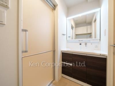 Powder Room ※Photo of the same layout on 5 floor. Decoration and fixture may differ.