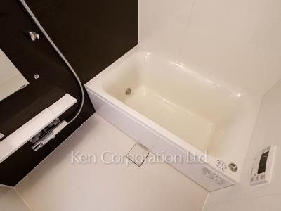 Bath ※Photo of the same layout on 5 floor. Decoration and fixture may differ.