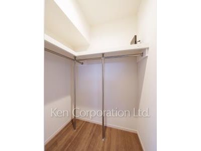 Walk-In Closet ※Photo of the same layout on 5 floor. Decoration and fixture may differ.
