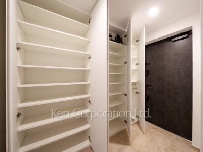 Shoes Closet