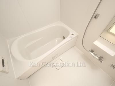 Bath ※Photo of the same layout on 9 floor. Decoration and fixture may differ.