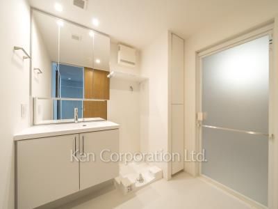 Powder Room ※Photo of the same layout on 9 floor. Decoration and fixture may differ.