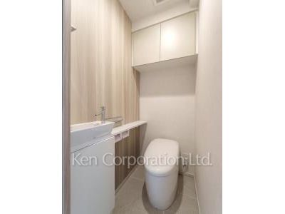 Lavatory ※Photo of the same layout on 9 floor. Decoration and fixture may differ.