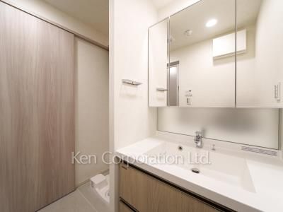 Powder Room ※Photo of the same layout on 9 floor. Decoration and fixture may differ.