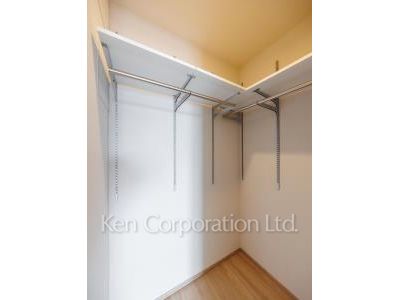 Walk-In Closet ※Photo of the same layout on 5 floor. Decoration and fixture may differ.