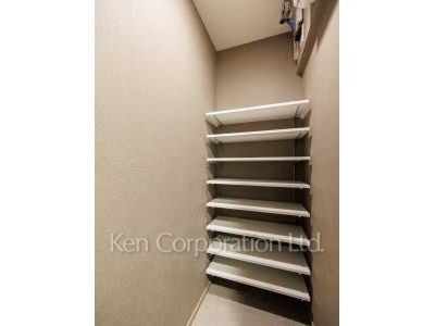 Shoes-In Closet ※Photo of the same layout on 5 floor. Decoration and fixture may differ.
