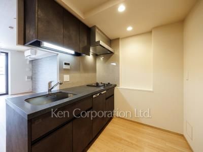 Kitchen ※Photo of the same layout on 5 floor. Decoration and fixture may differ.