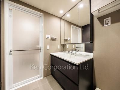Powder Room ※Photo of the same layout on 5 floor. Decoration and fixture may differ.