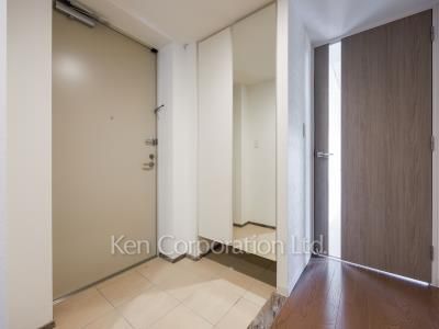 Entrance ※Photo of the same layout on 2 floor. Decoration and fixture may differ.