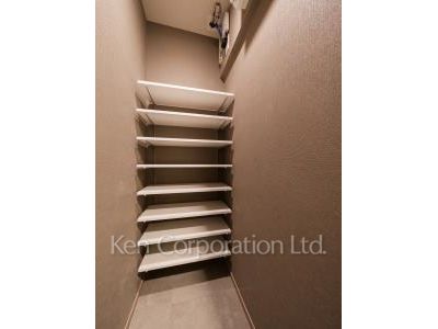 Shoes-In Closet ※Photo of the same layout on 6 floor. Decoration and fixture may differ.