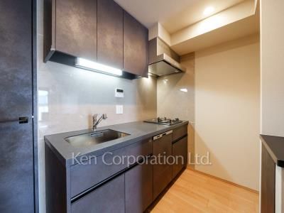 Kitchen ※Photo of the same layout on 6 floor. Decoration and fixture may differ.