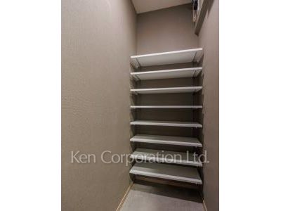 Shoes-In Closet ※Photo of the same layout on 6 floor. Decoration and fixture may differ.