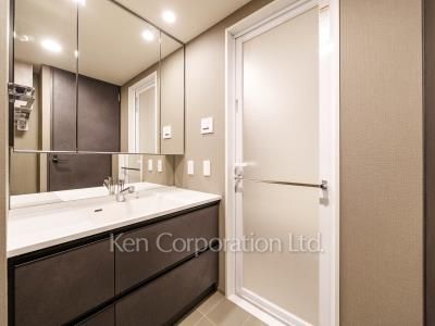 Powder Room ※Photo of the same layout on 3 floor. Decoration and fixture may differ.