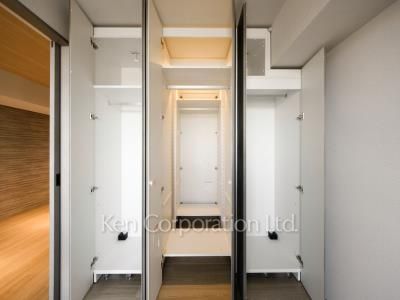 Closet ※Photo of the same layout on 6 floor. Decoration and fixture may differ.