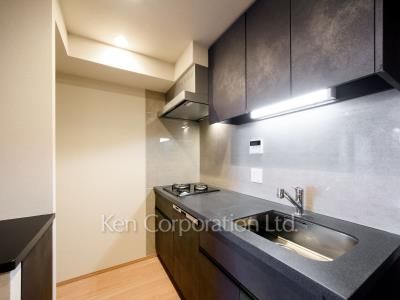 Kitchen ※Photo of the same layout on 6 floor. Decoration and fixture may differ.